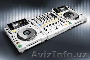 White Limited Edition 2 X Pioneer CDJ-2000 + Pioneer DJM-900 Mixer. #729995