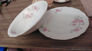 Тарелки из столового сервиза Розовые цветы #1368572