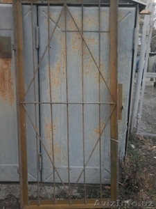 Продам решётчатую дверь из 65 уголка,  размер 2 метра на 90 см #1610755