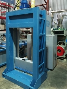 Той ва кипларни кесиш учун гильотина сотилади #1680992